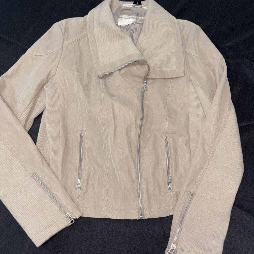 NWT Francesca’s Wide Lapel, Size Small, Zippered Jacket Retails $64